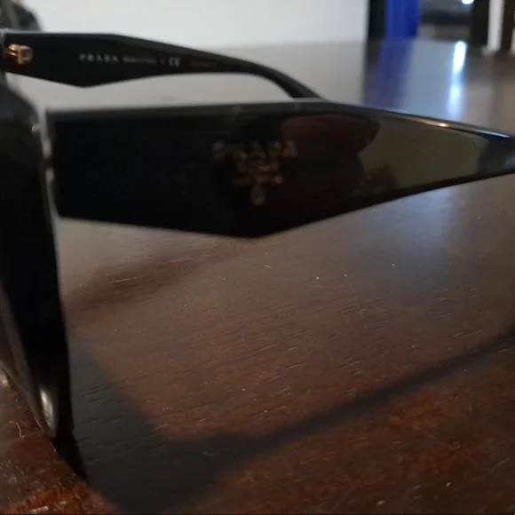 Oversized Prada Sunnies - Picture 2 of 2